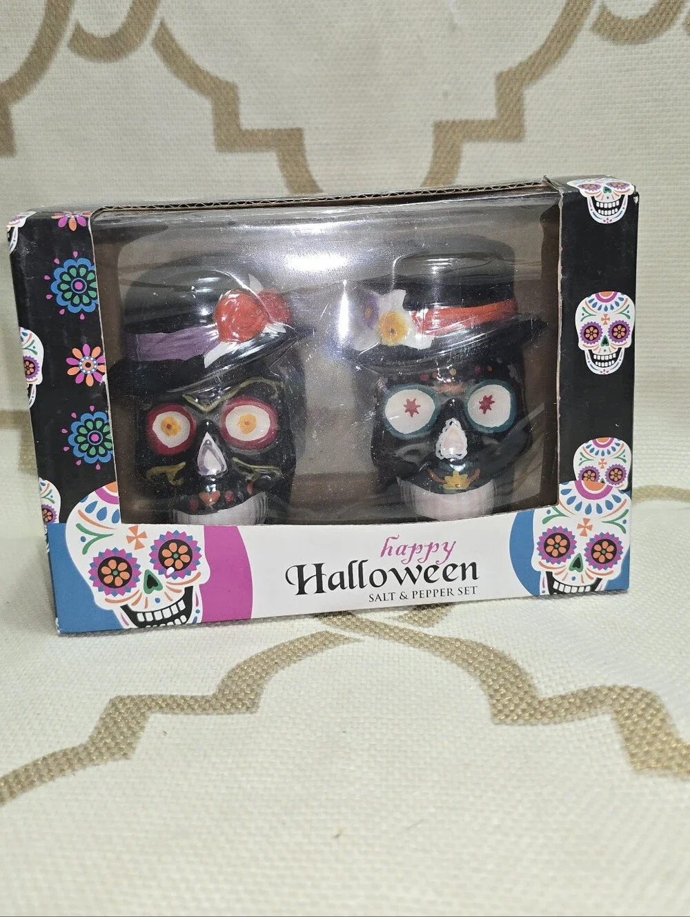 Halloween Skull Salt and Pepper Shakers Day Of Dead Black Skull With Hats New